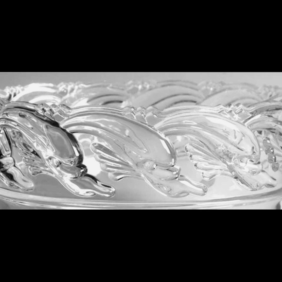 New Tiffany Dolphin Scalloped Rim Art Glass Bowl - Picture 5 of 16